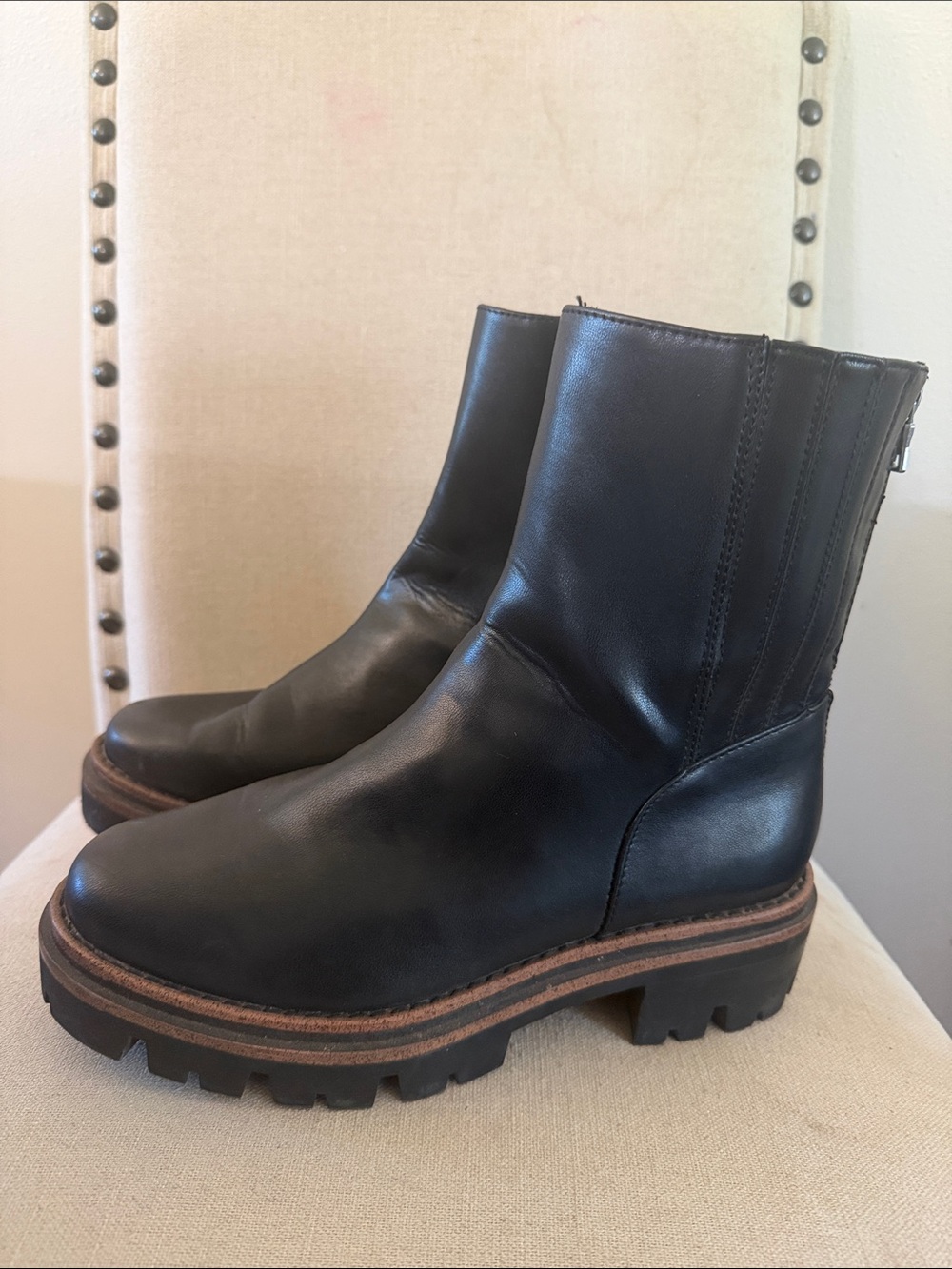 Korks Women’s Platform Lug-Soled Back Zip Faux Leather Boots Black Size 9